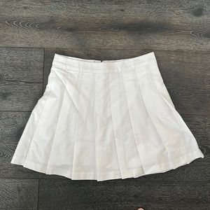 Aritzia Sunday Best pleated skirt, size 4